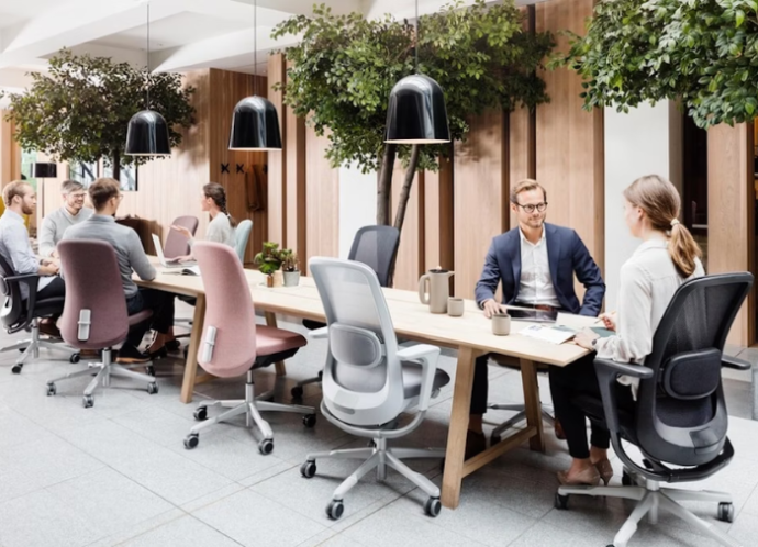 Workplace Ergonomics & Fit-Out Solutions in Ireland – Design for Comfort & Productivity Modern ergonomic office setup with Irish-based fit-out solutions