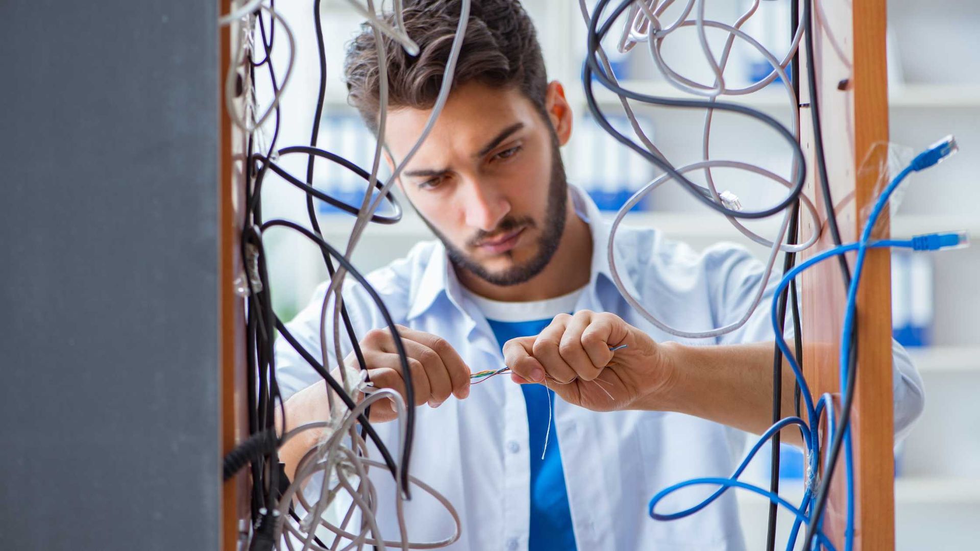 Cable-management-organised