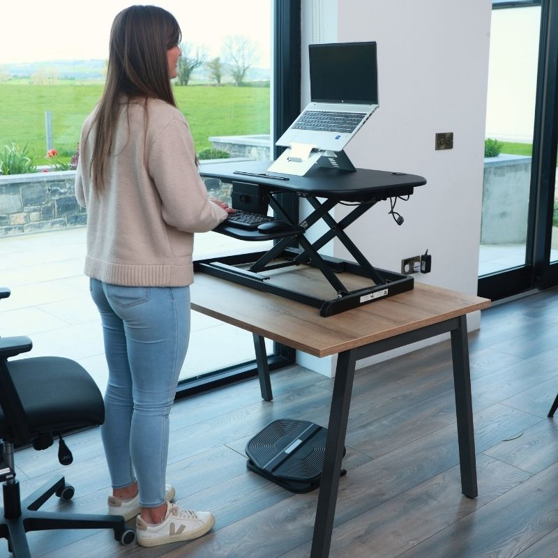 Freedom Desk Electric | Standing Desk Converter | E31_KOS_Ergonomics