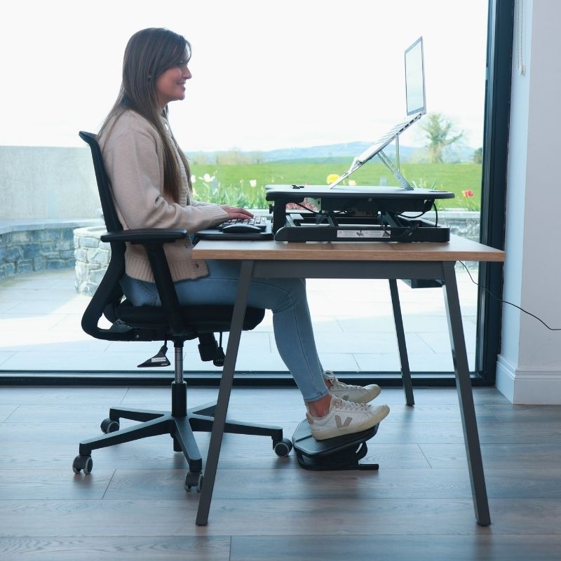 Freedom Desk Electric | Standing Desk Converter | E32_KOS_Ergonomics