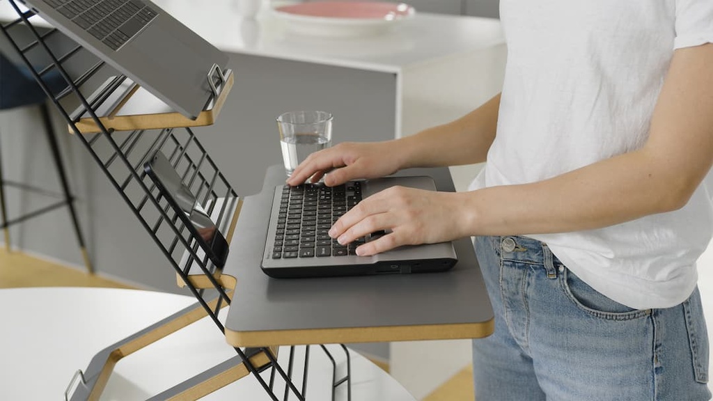 MOUSETRAPPER STANDFRIEND - BEST IN CLASS ERGONOMIC LAPTOP STAND
