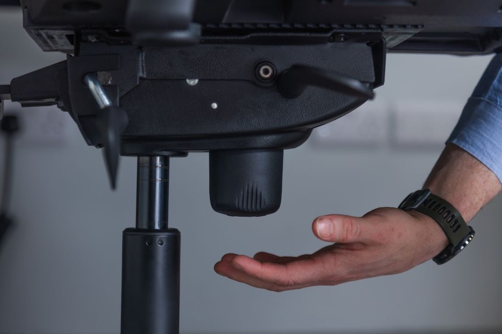 Invictus PI 4000 | Back Care Office Chair | Leather Headrest